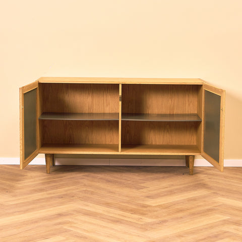 Svenskt skåp i ek, modell 'Triva', från NK Verkstäder i Nyköping