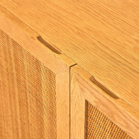 Svenskt skåp i ek, modell 'Triva', från NK Verkstäder i Nyköping