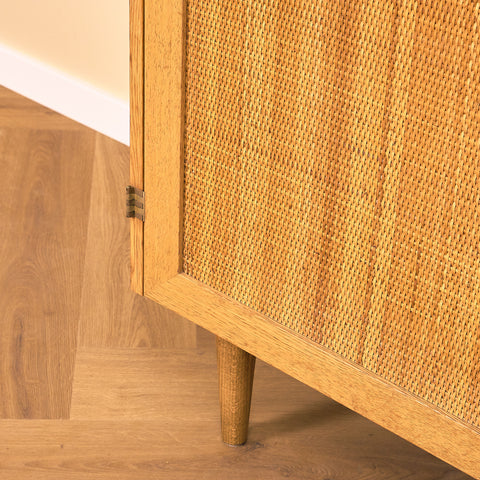 Svenskt skåp i ek, modell 'Triva', från NK Verkstäder i Nyköping