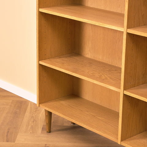 Svensk bokhylla i ek modell 'Triva', från NK Verkstäder i Nyköping
