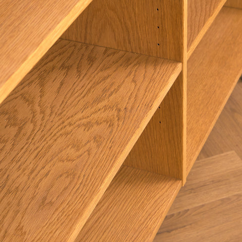 Svensk bokhylla i ek modell 'Triva', från NK Verkstäder i Nyköping