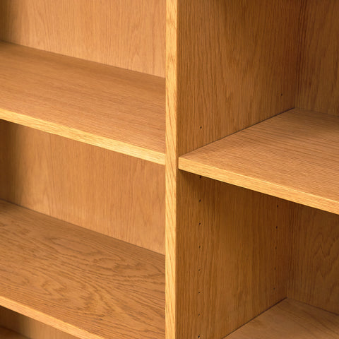 Svensk bokhylla i ek modell 'Triva', från NK Verkstäder i Nyköping