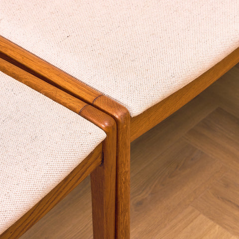 Svenska matstolar i massiv ek