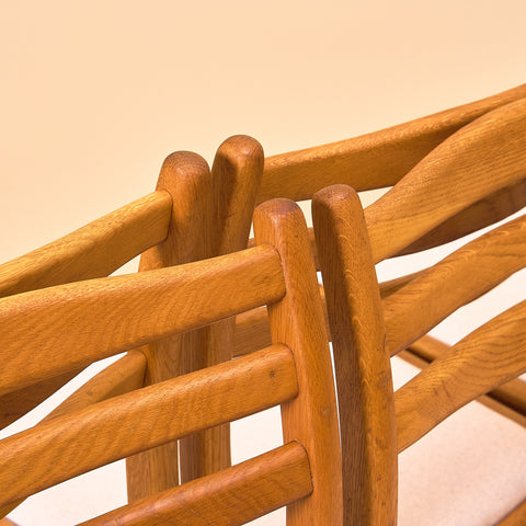 Svenska matstolar i massiv ek