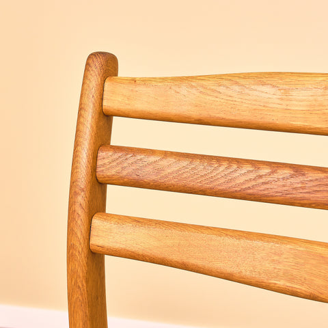 Svenska matstolar i massiv ek