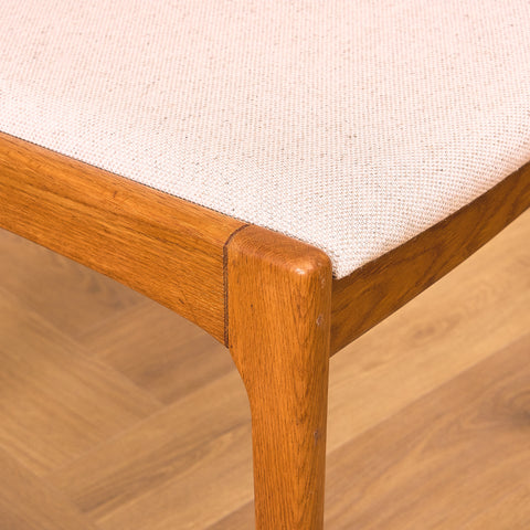 Svenska matstolar i massiv ek