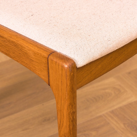 Svenska matstolar i massiv ek