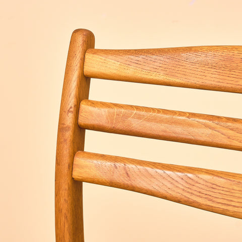 Svenska matstolar i massiv ek