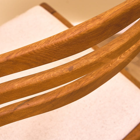 Svenska matstolar i massiv ek