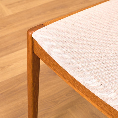 Svenska matstolar i massiv ek