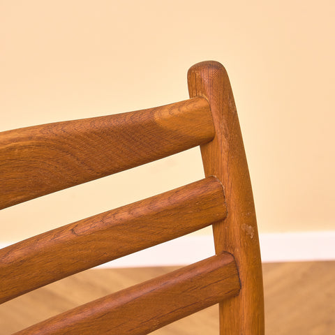 Svenska matstolar i massiv ek