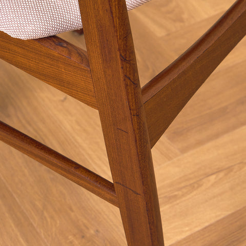 Danska matstolar i valnöt och teak av SAX