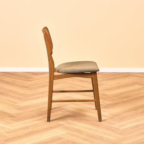 Dansk matstol i teak och ek av Ib Kofod-Larsen