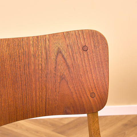 Dansk matstol i teak och ek av Ib Kofod-Larsen