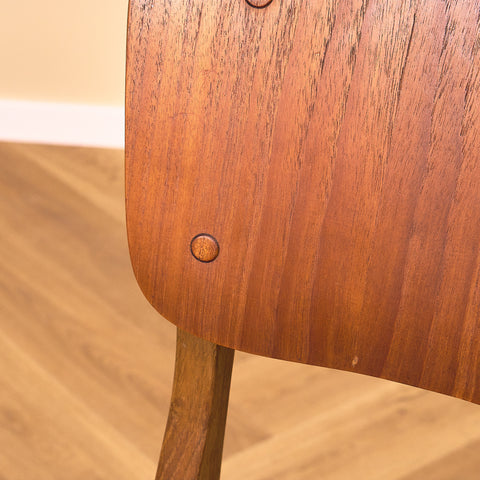 Dansk matstol i teak och ek av Ib Kofod-Larsen