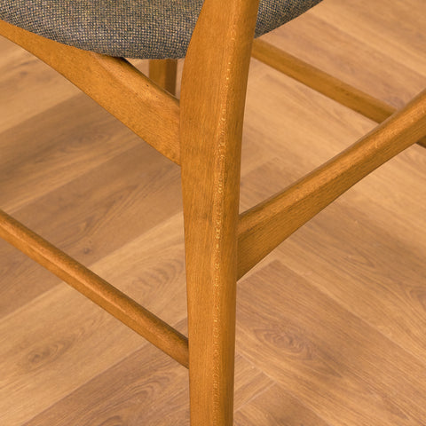 Dansk matstol i teak och ek av Ib Kofod-Larsen