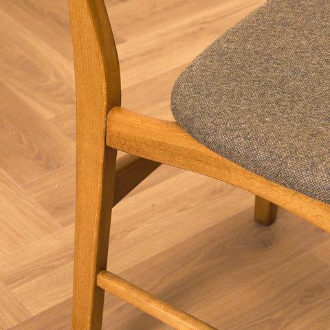 Dansk matstol i teak och ek av Ib Kofod-Larsen