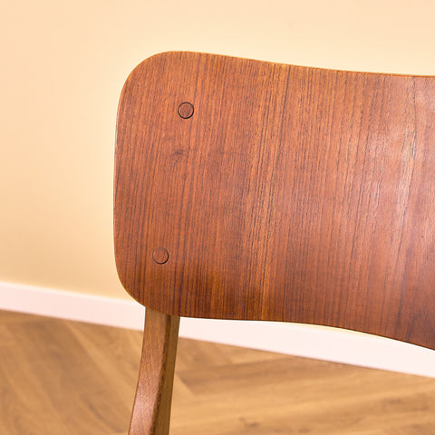 Dansk matstol i teak och ek av Ib Kofod-Larsen