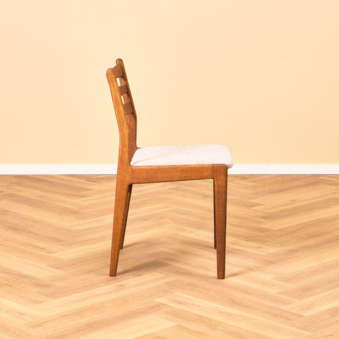 Danskt set med 6 matstolar i teak och massivt ek från Slagelse Møbelværk