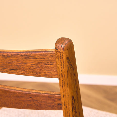 Danskt set med 6 matstolar i teak och massivt ek från Slagelse Møbelværk