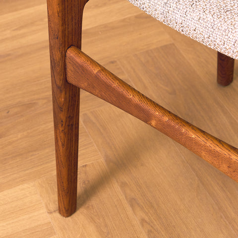 Danskt set med 6 matstolar i teak och massivt ek från Slagelse Møbelværk