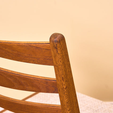 Danskt set med 6 matstolar i teak och massivt ek från Slagelse Møbelværk