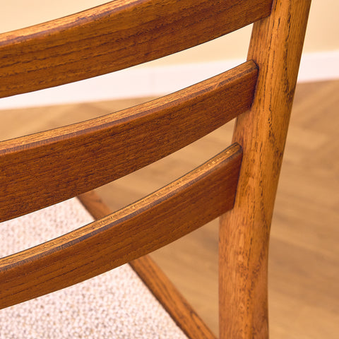 Danskt set med 6 matstolar i teak och massivt ek från Slagelse Møbelværk