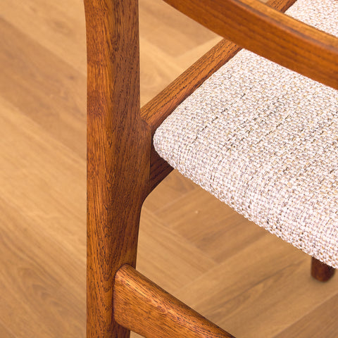 Danskt set med 6 matstolar i teak och massivt ek från Slagelse Møbelværk