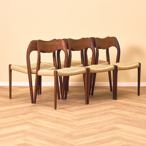 Danskt set med 6 matstolar i Santos rosenträ, modell 71 av Niels O. Møller för JL Møbelfabrik