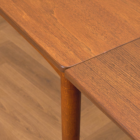 Danish dining table in teak and oak