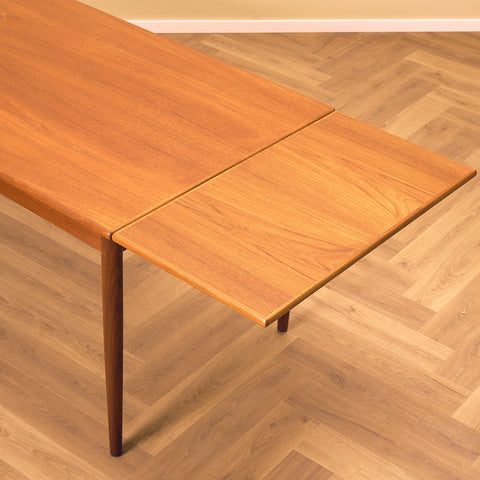 Danish dining table in teak