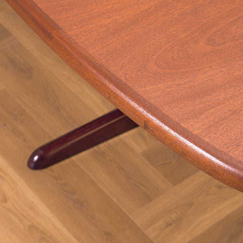 Danish oval dining table in mahogany by Skovby Møbelfabrik