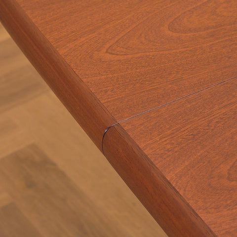 Danish oval dining table in mahogany by Skovby Møbelfabrik