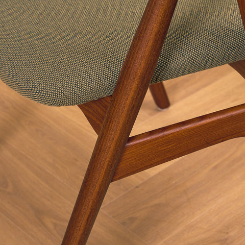 Danish set of 6 dining chairs 'model 205' by Thomas Harlev for Farstrup