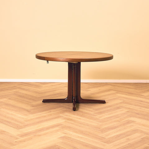 Danish round dining table in mahogany by Farstrup