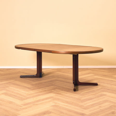 Danish round dining table in mahogany by Farstrup