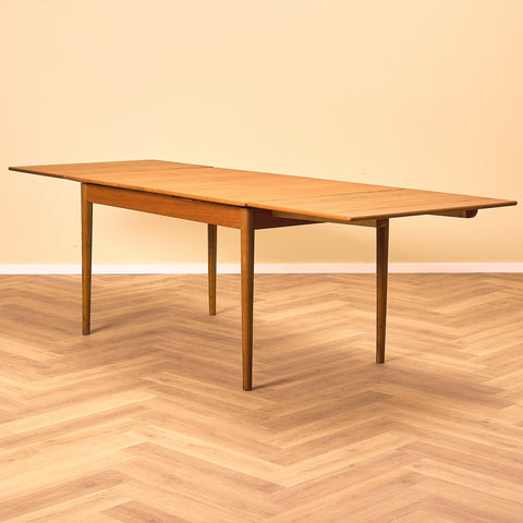 Danish rectangular dining table in teak and oak