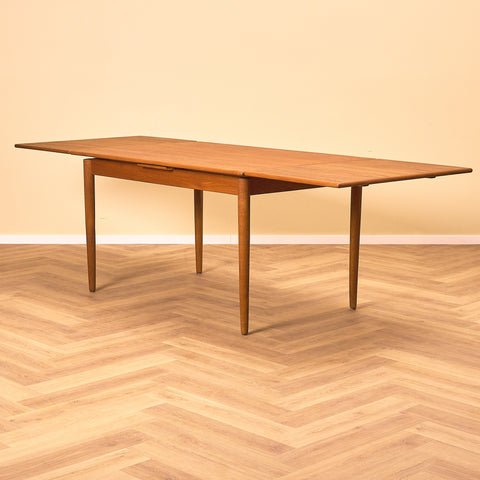 Danish rectangular dining table in teak and oak