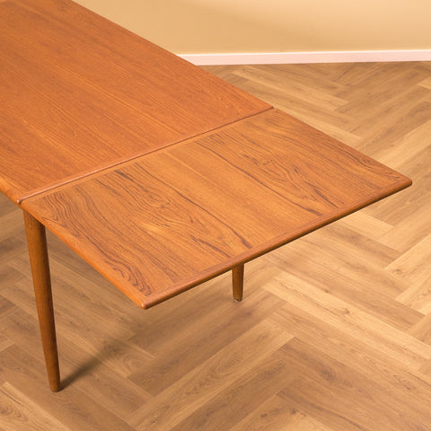 Danish rectangular dining table in teak and oak