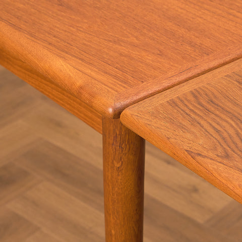 Danish rectangular dining table in teak and oak