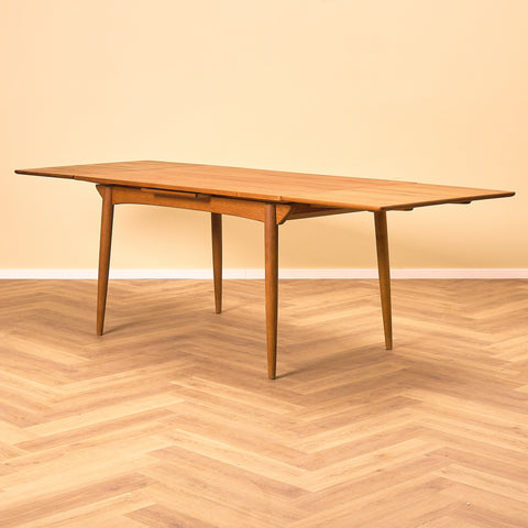 Danish dining table in teak and oak