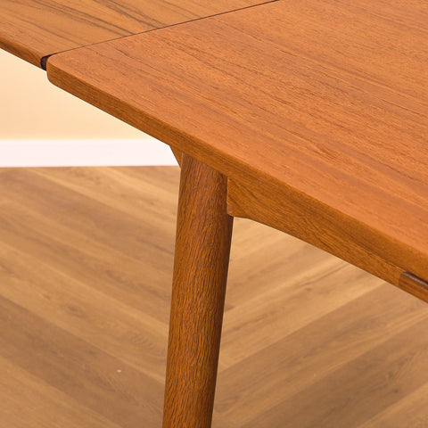 Danish dining table in teak and oak