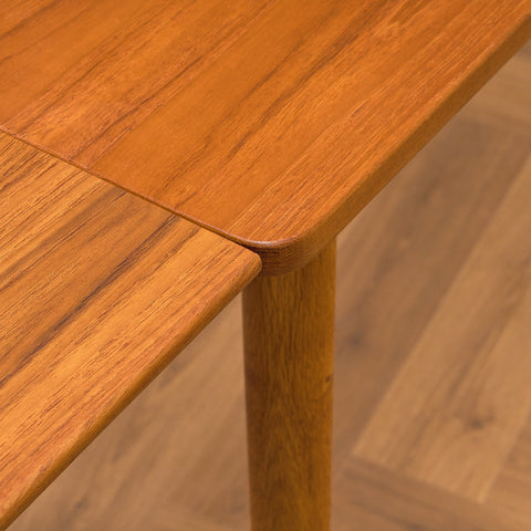 Danish dining table in teak and oak