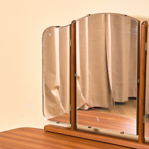 Swedish dressing table / Writing desk in mahogany by Fröseke, AB Nybrofabrikerna