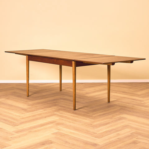 Danish rectangular dining table in teak and oak