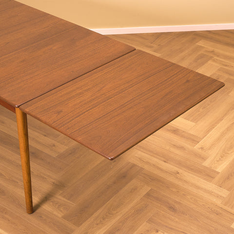 Danish rectangular dining table in teak and oak