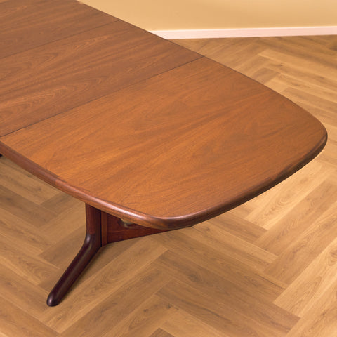 Danish oval dining table in mahogany by Skovby Møbelfabrik
