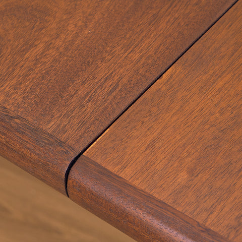 Danish oval dining table in mahogany by Skovby Møbelfabrik