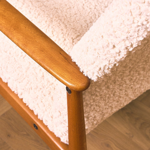 Svensk fåtölj i bokträ