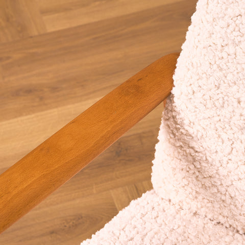 Svensk fåtölj i bokträ